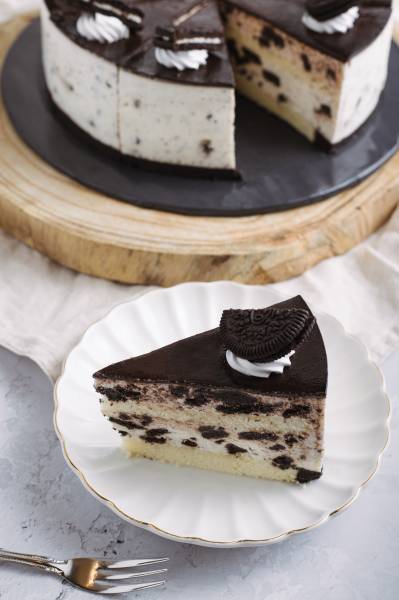 Oreo Fantasy Slice Cake