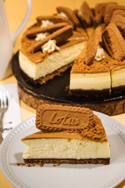 Biscoff Lotus Cheese Slice Cake